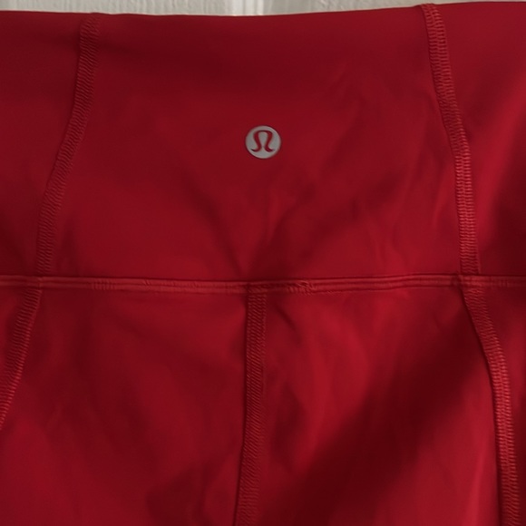 Lululemon crop yoga pants with lots of pockets - Size 6 - Picture 3 of 11
